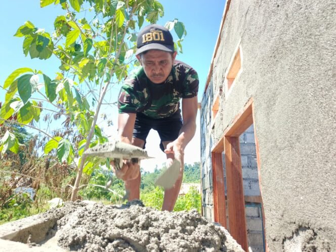 
					Masuk Tahap Plester, Satgas TMMD ke-128 Kodim 1801/Manokwari Percepat Pembangunan RTLH