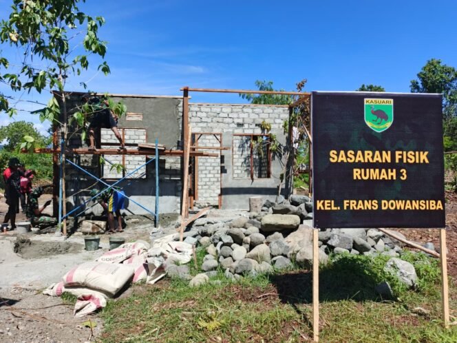 
					Rumah Mulai Berubah, Frans Dowansiba Haru dan Bersyukur atas Bantuan TMMD