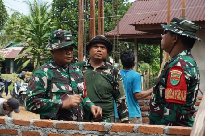 
					Cek Progres RTLH TMMD Ke-128, Dandim 0425/Seluma Turun Langsung ke Lapangan