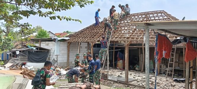 
					Pembongkaran RTLH Milik Warga Slempit, Satgas TMMD 128 Wujudkan Hunian Layak