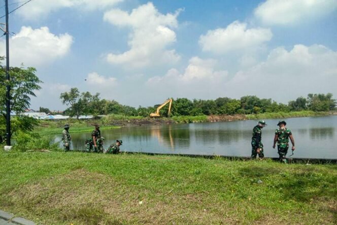 
					Satgas TMMD ke-128 Laksanakan Normalisasi Saluran Irigasi di Desa Slempit