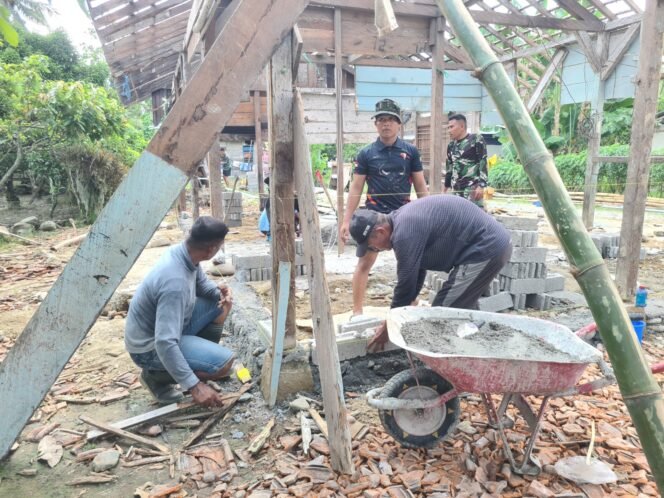 
					Satgas TMMD Ke-128 Kodim 1306/Palu Bedah Rumah Warga di Sausu Trans