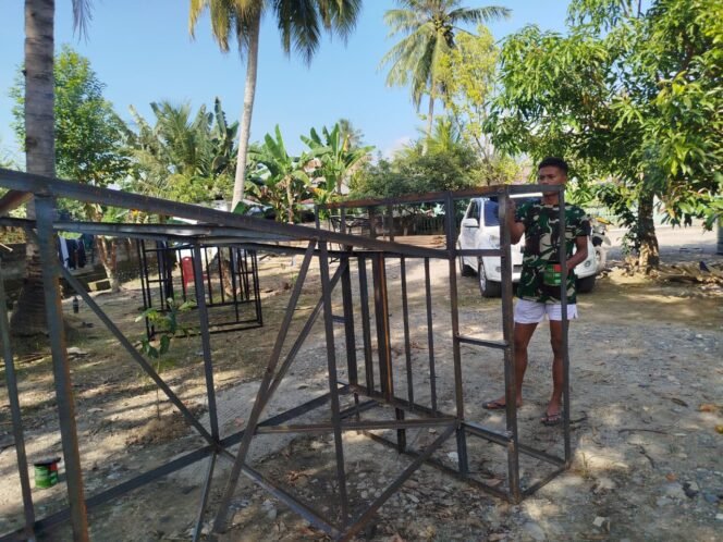 
					Satgas TMMD Ke-128 Kodim 1306/Palu Bangun Dudukan Tandon Air dari Besi