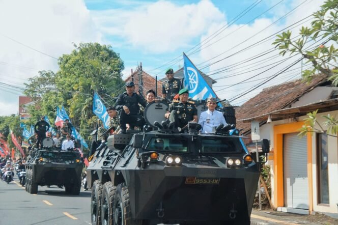 
					Rantis Anoa Saksi Kemanunggalan TNI Dan Rakyat, Dandim Klungkung Tegaskan Bersama Rakyat TNI Kuat