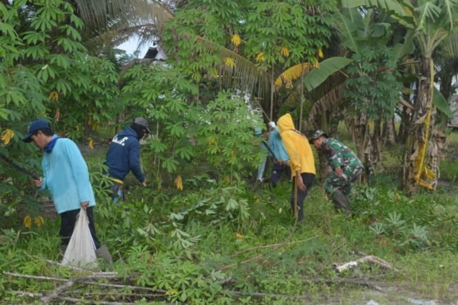 
					Ikhlas Mengabdi, Satgas TMMD Ke-128 Kodim 1014/Pbn Bangun Desa Sungai Hijau