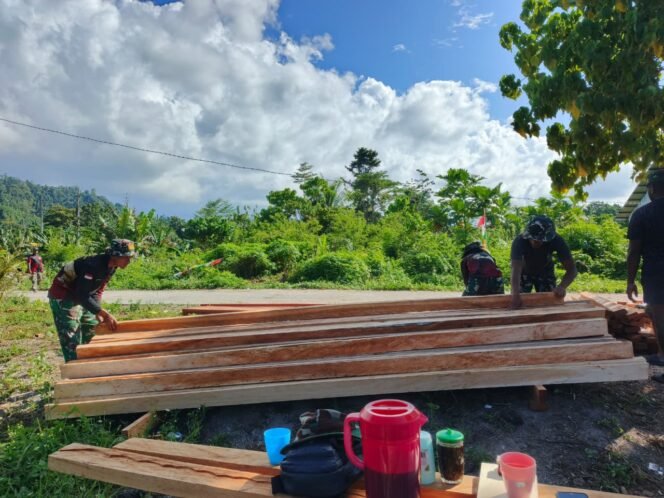 
					Satgas TMMD Kodim 1801/Manokwari Siapkan Kayu untuk Pembangunan RTLH