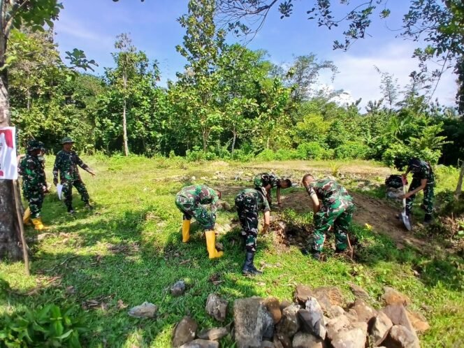 
					Satgas TMMD Kodim 1430/Konawe Utara Kompak Bangun MCK Bersama Warga