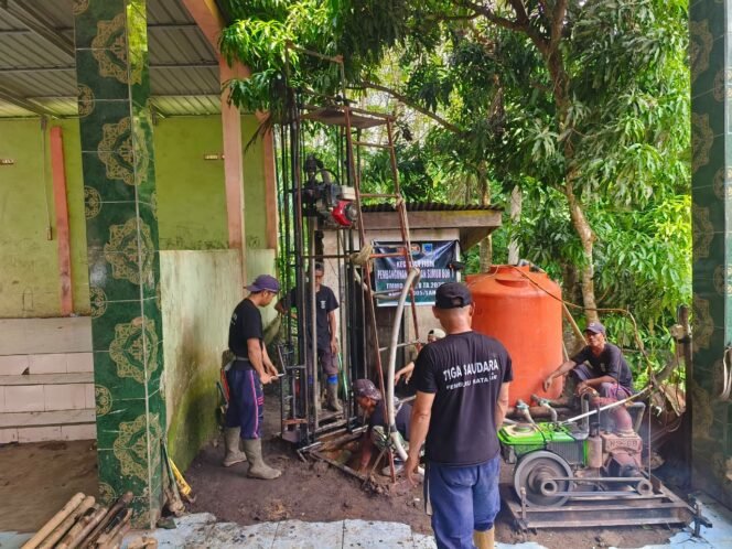 
					Mesin Bor Terus Bekerja, Satgas TMMD Kodim 0405/Lahat Upayakan Air Bersih untuk Warga