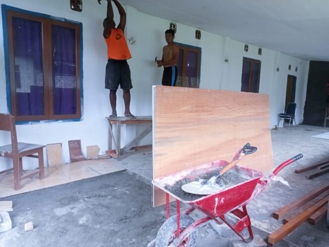 
					Pemasangan Triplek Plafon Gereja ERROI Dimulai, Satgas TMMD Percepat Penyelesaian Renovasi