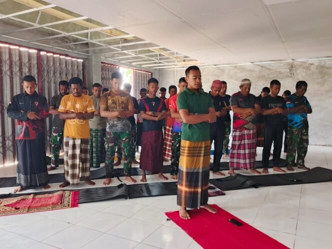 
					Ditengah Padatnya Kegiatan, Satgas TMMD ke 128 Tetap Laksanakan Sholat Jumat
